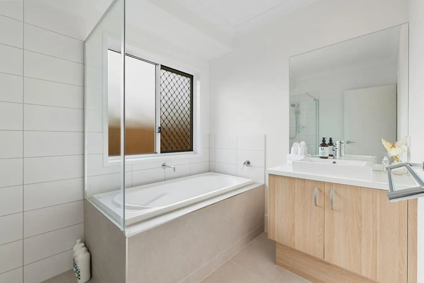 Brand New Modern 5Br House Ducted Ac Near Mall Brisbane